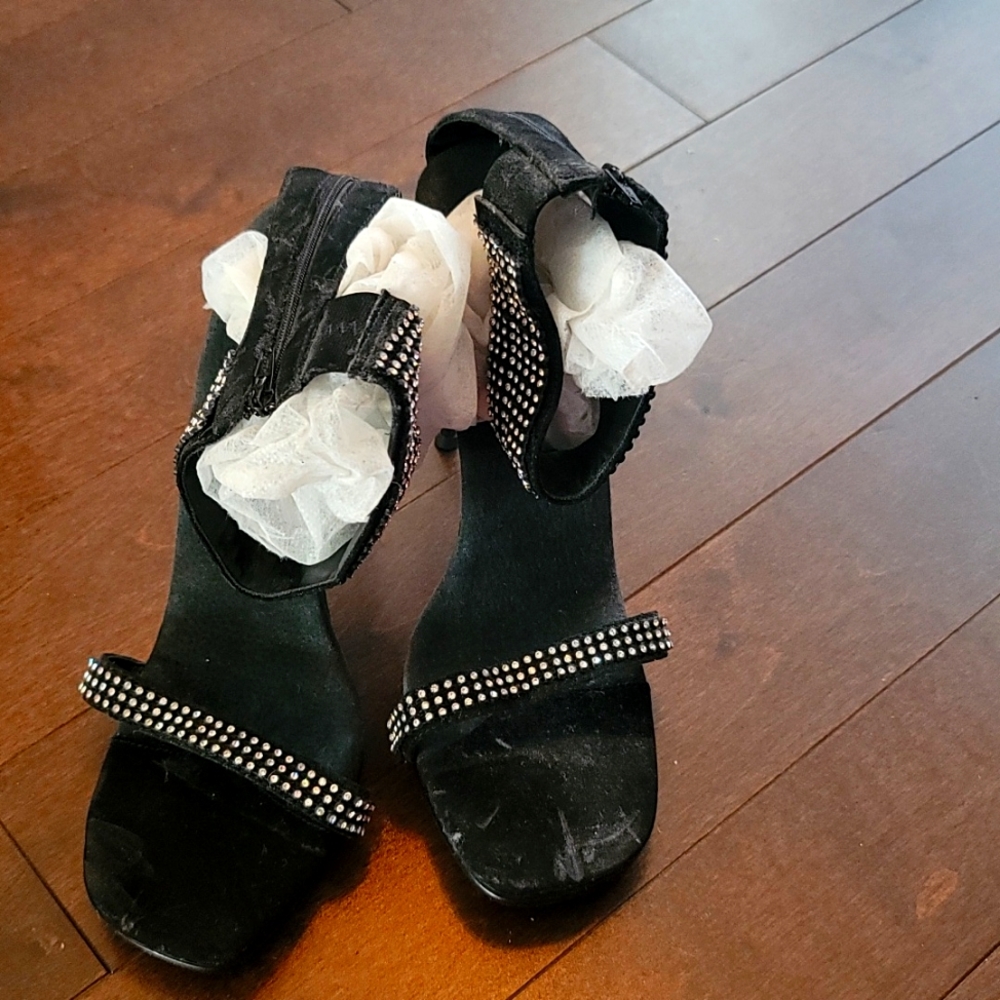 Teaser ,black with rhinestones heels. In size 9US